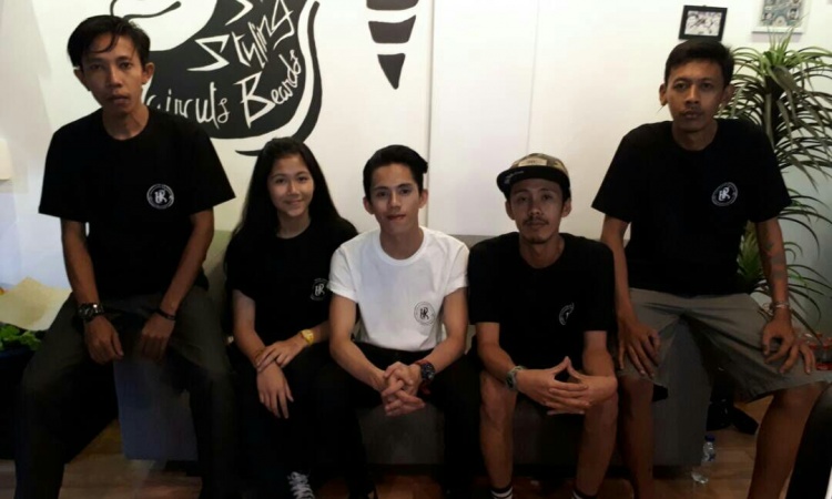 Sensasi Hair Styles ala Artis di HR Barbershop Lido