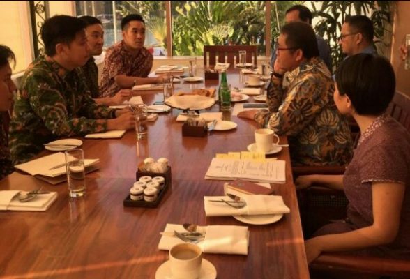 Menkominfo Rudiantara bertemu dengan perwakilan Facebook Asia Pasifik di Hotel Grand Hyatt, Jakarta, Rabu (2/8/2017). Foto: Setkab