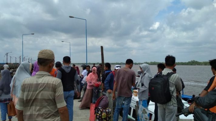 Ratusan Penumpang Kapal Kurnia Jurusan Batam Terlantar