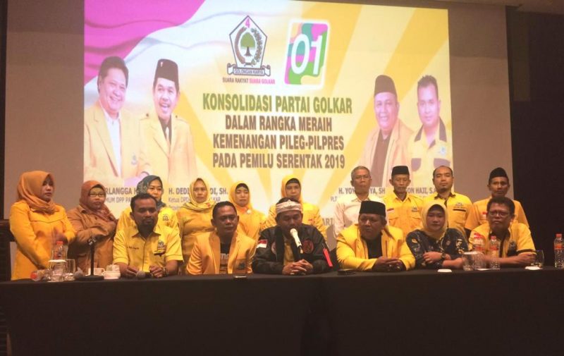 Ketua DPD Partai Golkar Jawa Barat, Dedi Mulyadi saat hadiri acara konsolidasi Partai Golkar dalam pemenangan Pilpres 2019, di Bekasi, Jawa Barat, Selasa (26/2/2019).
