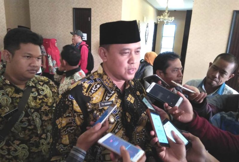 Wakil Wali Kota Bekasi Tri Adhianto memberikan keterangan kepada awak media usai membuka acara Rakerda IV Dekopinda Kota Bekasi di Hotel Amaroossa Grande, Kamis (14/3/2019).