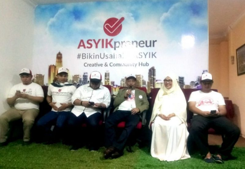 Calon Wakil Gubernur Jawa Barat Ahmad Syaikhu (tiga dari kanan) saat memberikan keterangan pers di Ruang Asyik, Kota Bekasi, Jawa Barat, Senin (14/5/2018). Foto: Adien